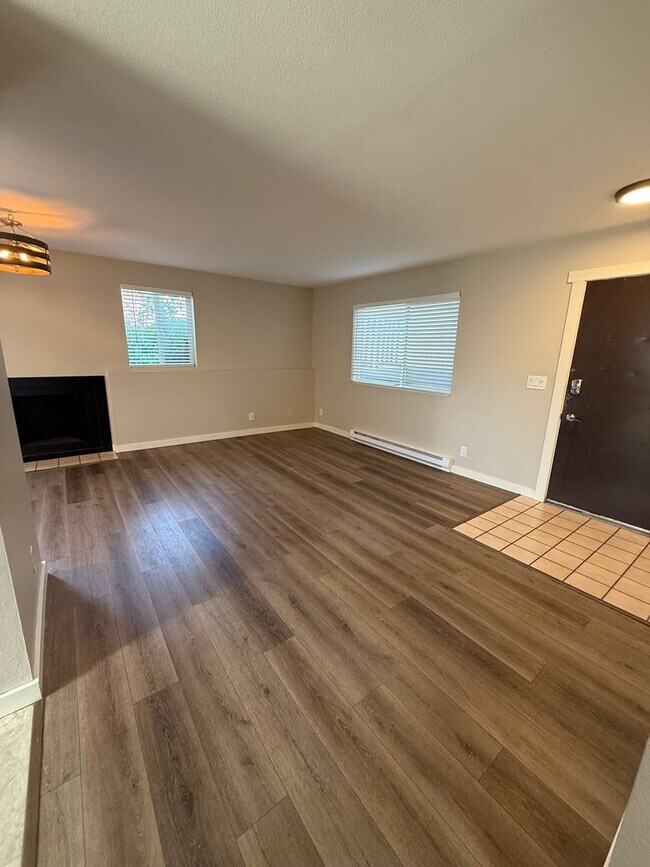 Building Photo - Condo with a Pool