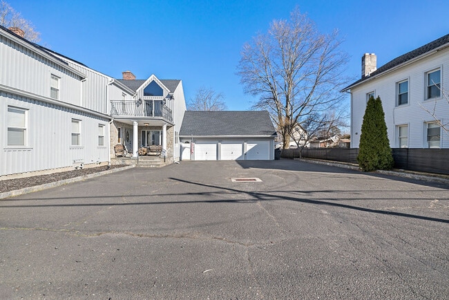 Building Photo - 14 Plymouth Ave