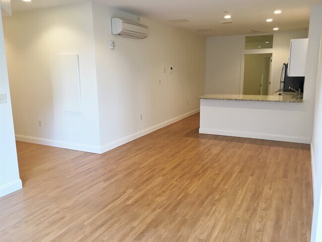 Building Photo - 875 Elm St