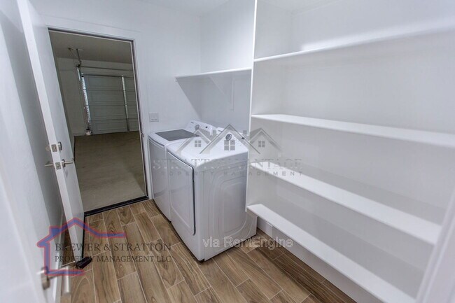 Building Photo - 2324 W Mobile Ln