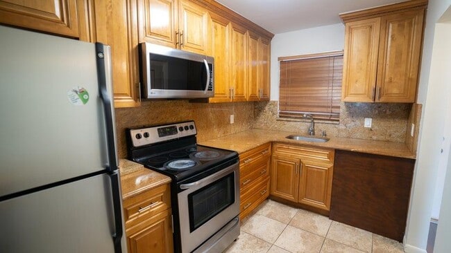Building Photo - 4640 Lucerne Lakes Blvd W