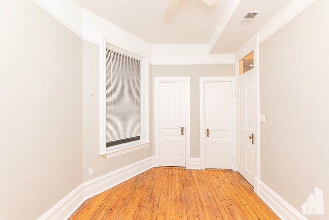 Building Photo - 1420 W Irving Park Rd