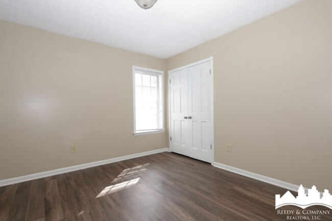 Building Photo - 5853 Fox Lair Ave