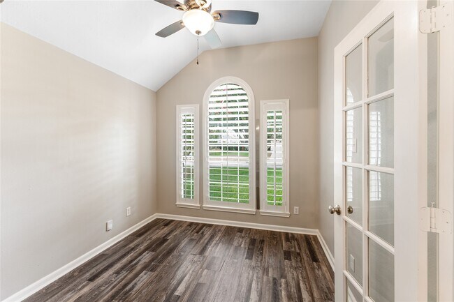 Building Photo - 5935 Sawyer Bend Ln