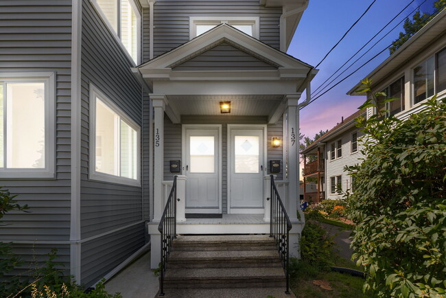 Building Photo - 135 Dover Rd