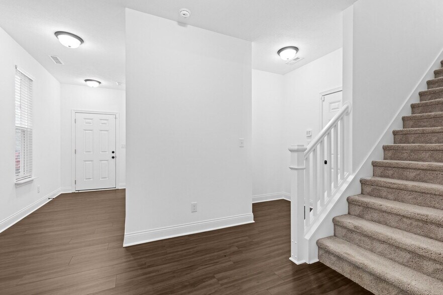 Building Photo - 7011 Pickett Pl