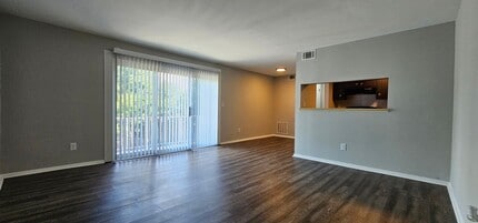 Building Photo - Spacious 1-Bedroom Apartment in Peaceful K...