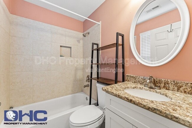 Building Photo - 1076 Hubbard St SW