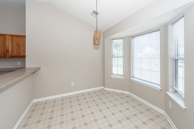 Building Photo - 3 Bedroom, 2 Bathroom Home in Whitehall - ...