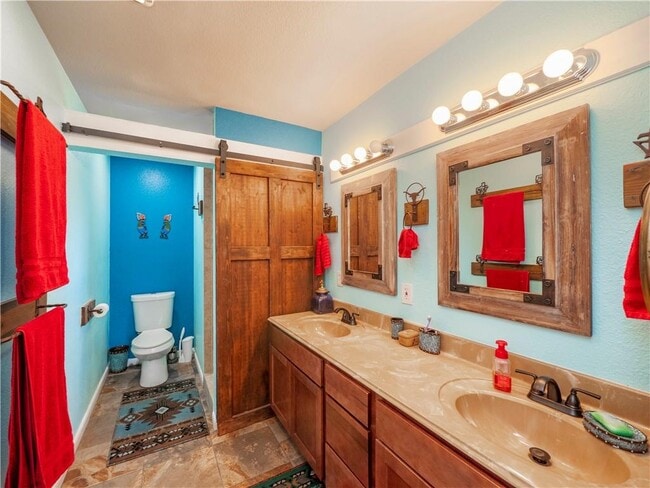 Building Photo - 691 Tamarack Dr