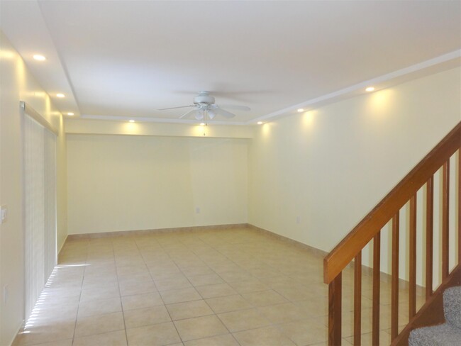Building Photo - 2425 24th Ct