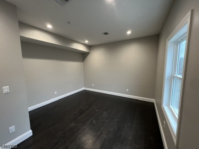 Building Photo - 421 Haledon Ave