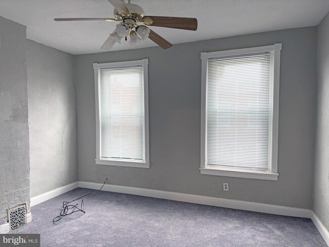 Building Photo - 1528 S Hollywood St