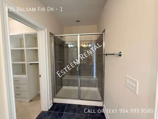 Building Photo - 535 Balsam Fir Dr