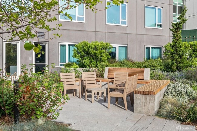 Building Photo - 1000 3rd St