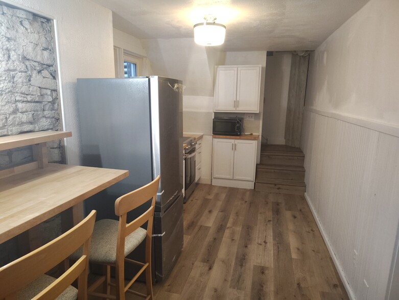 Building Photo - 6 S German St