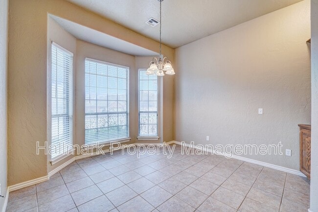 Building Photo - 1042 Hidden Oaks Way