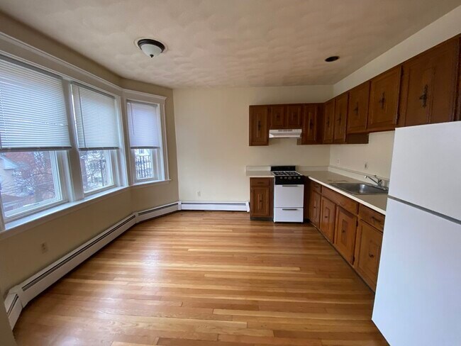 Building Photo - 44 Estes St