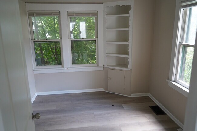 Building Photo - 4301 W 47th St