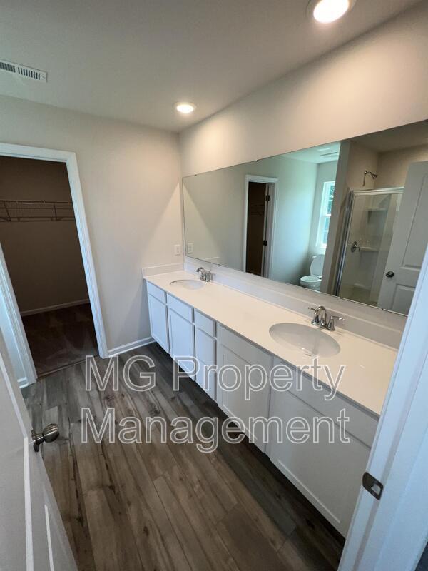 Building Photo - 1401 Woodhouse Dr