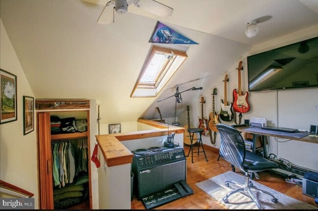 Building Photo - Nice 2 Bedroom 2 Bath Townhouse