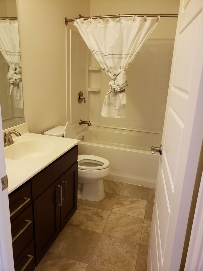 Building Photo - Newly Built TH 2bd, 2.5ba, 2pkg 1014sqft. ...