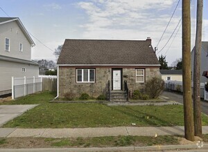 Building Photo - 1433 Bellmore Rd