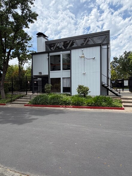 Club house - 5128 Greenberry Dr