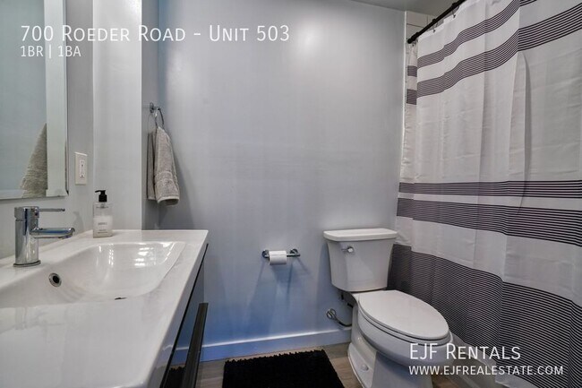 Building Photo - 700 Roeder Rd