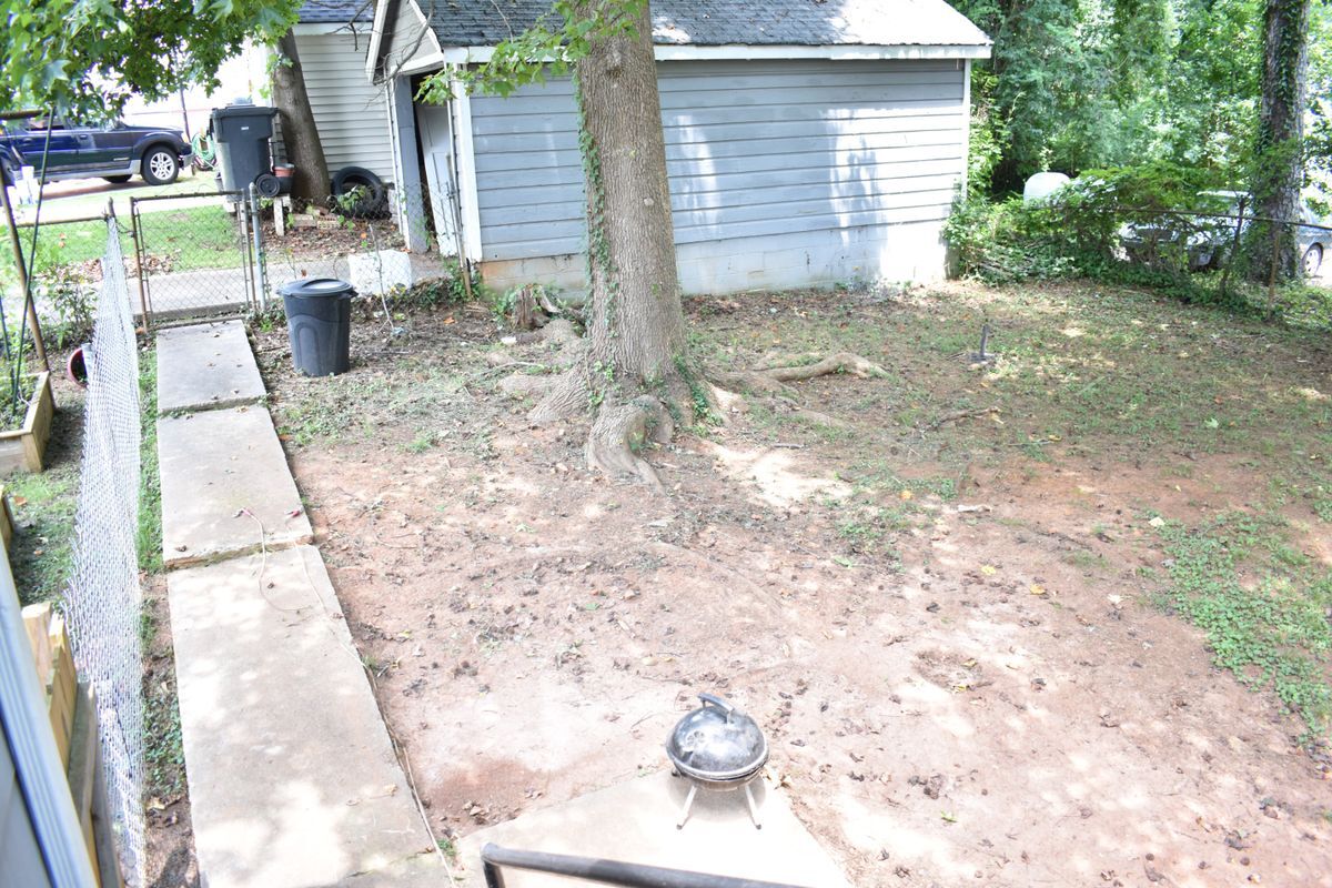 Building Photo - 2774 Blount St