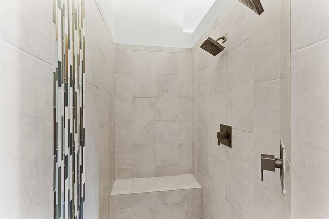 Building Photo - 221 Adams St