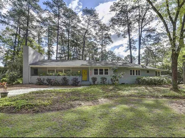 Primary Photo - Stunning 4 Bed, 3 Bath in Forest Acres. RE...