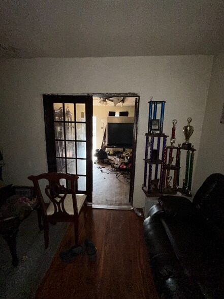 Building Photo - 5617 Warren Ave