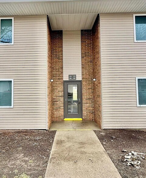 Building Photo - 2275 N Cable Rd