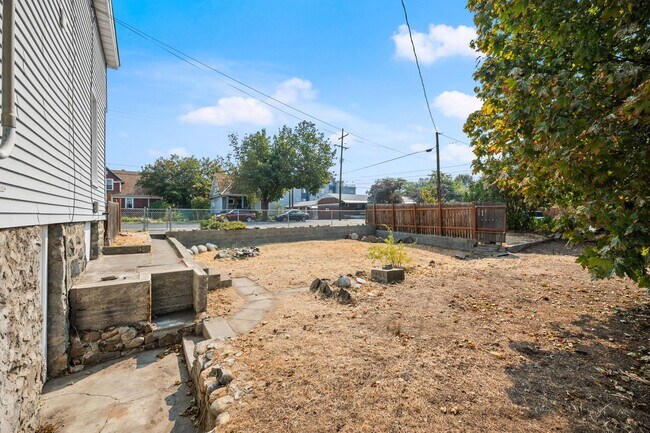 Building Photo - Charming 3 Bed 2 Bath Emerson Garfield Rem...