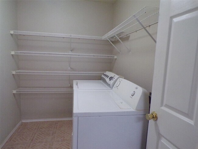 Building Photo - 2612 Sierra Dr