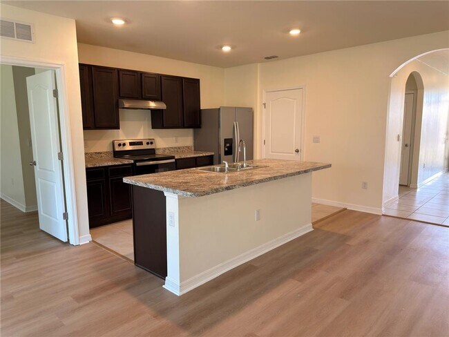 Building Photo - 308 Sofia Ln