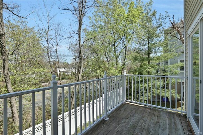 Building Photo - 31 Underhill Dr