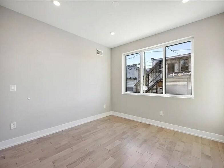 Building Photo - 2011 N Randolph St