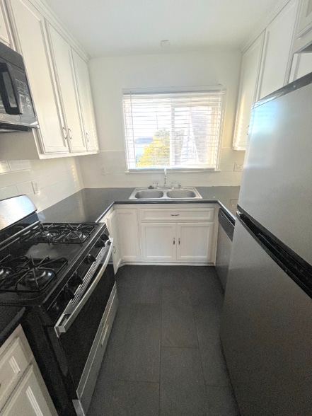 Building Photo - 1008 7th St