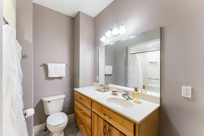 Building Photo - 523 N Bertrand St