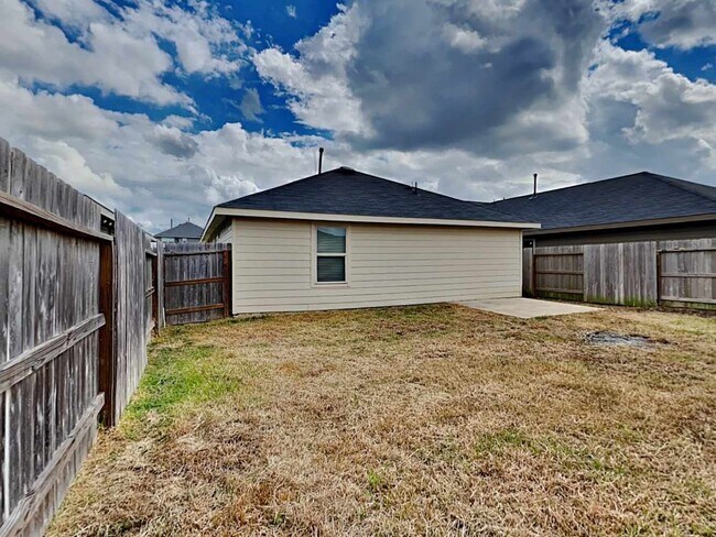 Building Photo - 18823 Charter Elm Dr