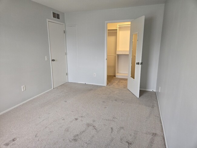 Building Photo - 3021 Maplewood