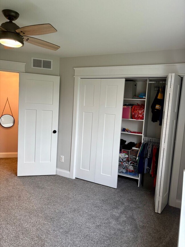 Building Photo - Large Lakeville Home for Lease