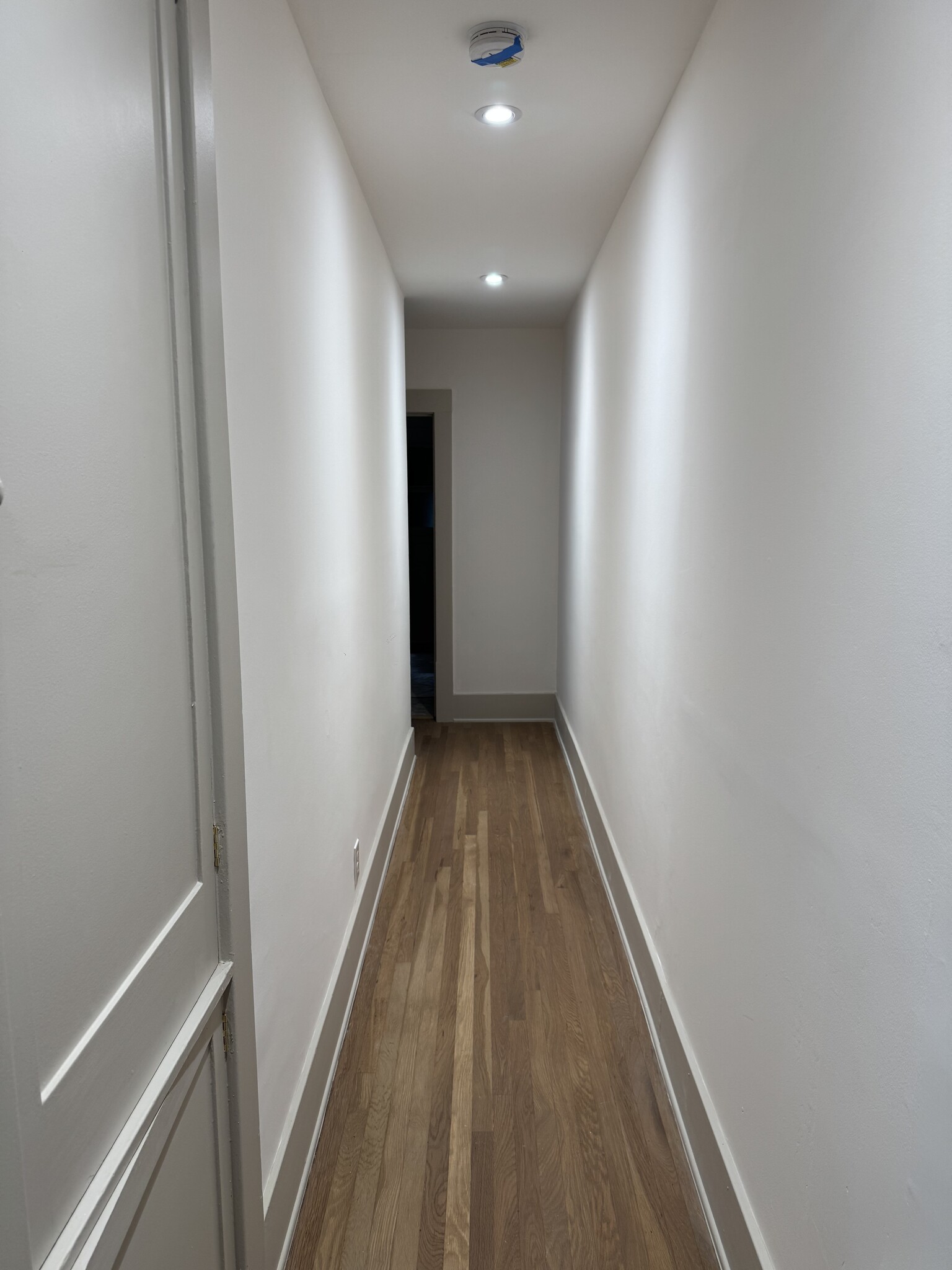 Building Photo - 1121 N Heliotrope Dr