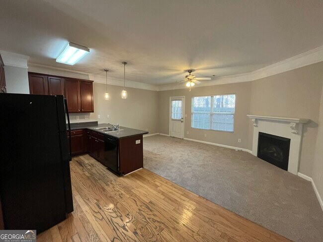 Building Photo - 5041 Lower Elm St