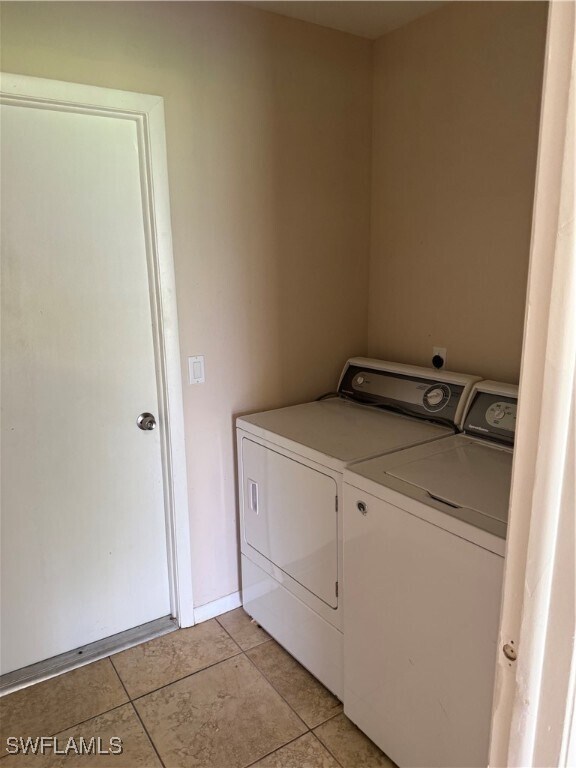 Building Photo - 825 SW 37th Terrace