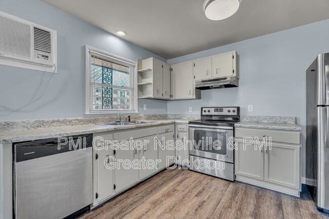 Building Photo - 816 Greenland Dr