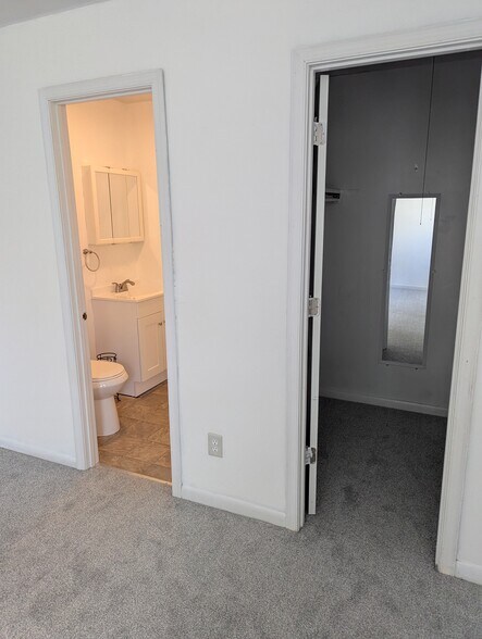 Building Photo - 3064 Comte Ct
