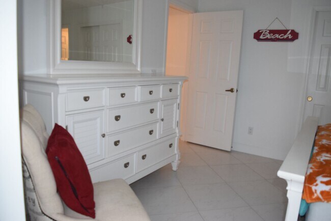 Building Photo - Fully furnished 3 bedroom 3 Bath POOL home in Sandpiper Bay